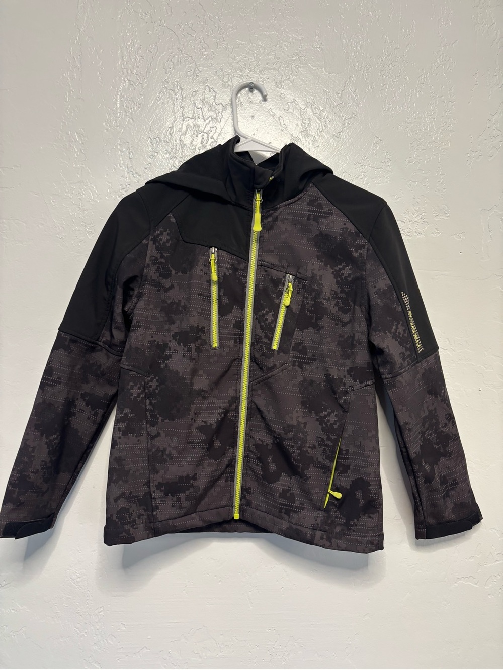Boys size 10/12 snozu brand jacket, #J1265